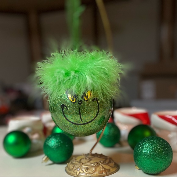 Grinch Face Glitter Ornaments With Hair & Without Dr. Seuss You’re A Mean One - Picture 3 of 3